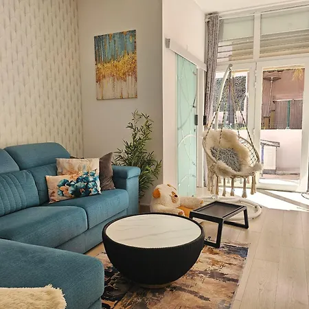 Kwatera prywatna Double Bedroom In With Terrace Center