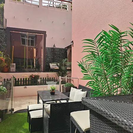 Kwatera prywatna Double Bedroom In With Terrace Center