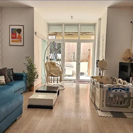 Double Bedroom In Apartment With Terrace Center Lisbon Lisboa
